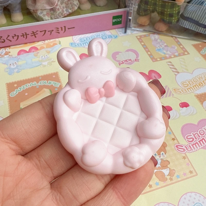 Sylvanian Families 소녀 장난감 소녀 Ternurines 소년을위한 어린이 장난감 애니메이션 인형 집 가구 재고 피규어의 미니 귀여운 장식품