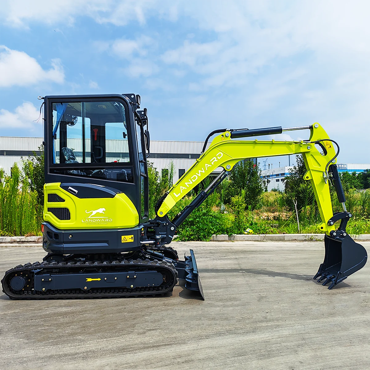 

Small Crawler Excavator Landward New Model 2500KG Engineering Excavation Hydraulic Diesel Mini Digger Euro 5 Customized For Sale