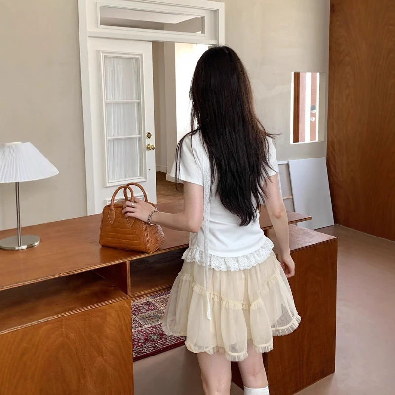 الدانتيل الحدود الياقة المستديرة قصيرة الأكمام تي شيرت المرأة 2025 الصيف الكورية نمط الترفيه القمم سيدة بسيطة تنوعا سليم تي شيرت