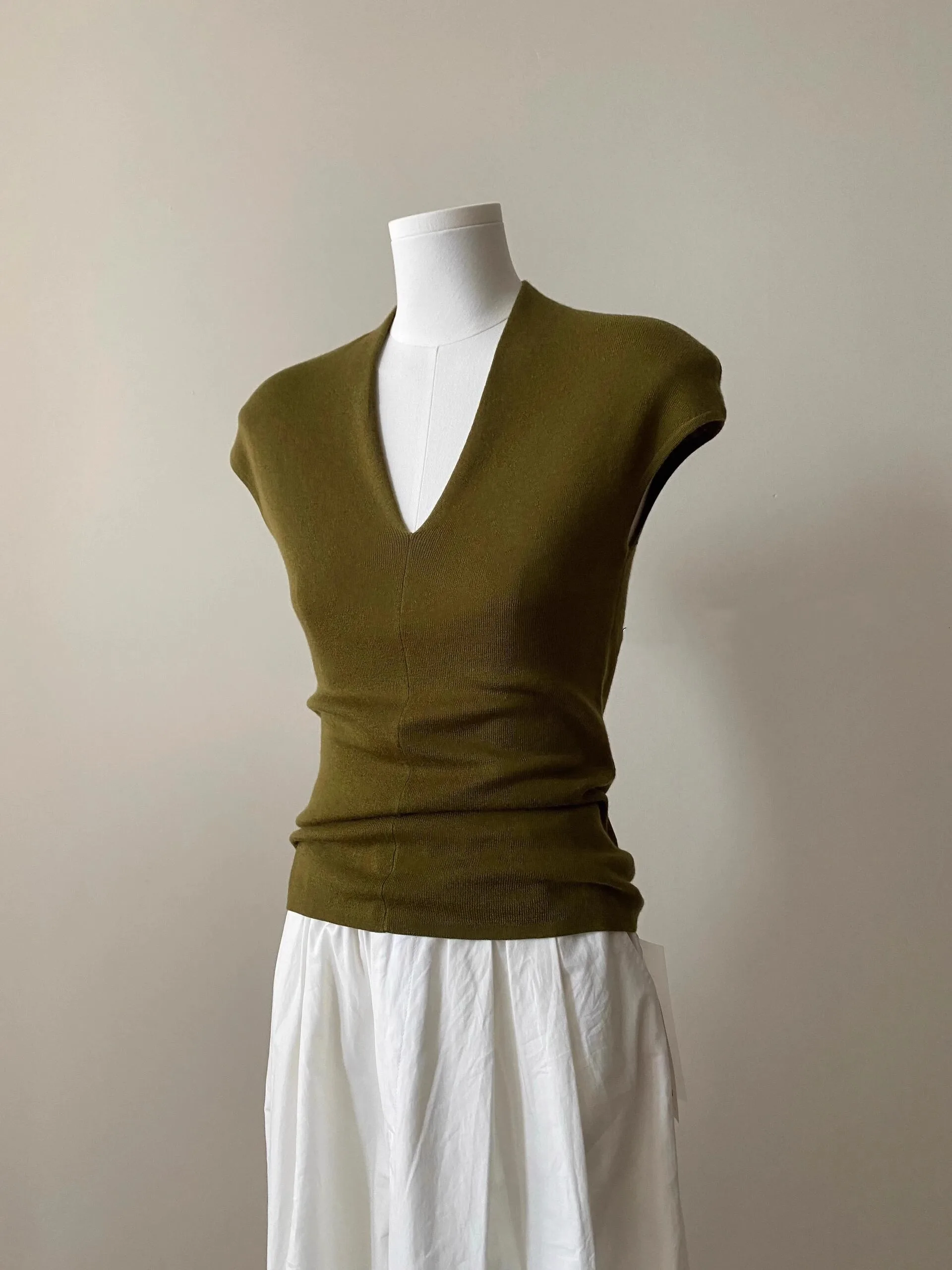 슬림핏 브이넥 여성 여름 패션 기본 티셔츠 어깨 디자인 한국 스타일 출퇴근 심플 캐주얼