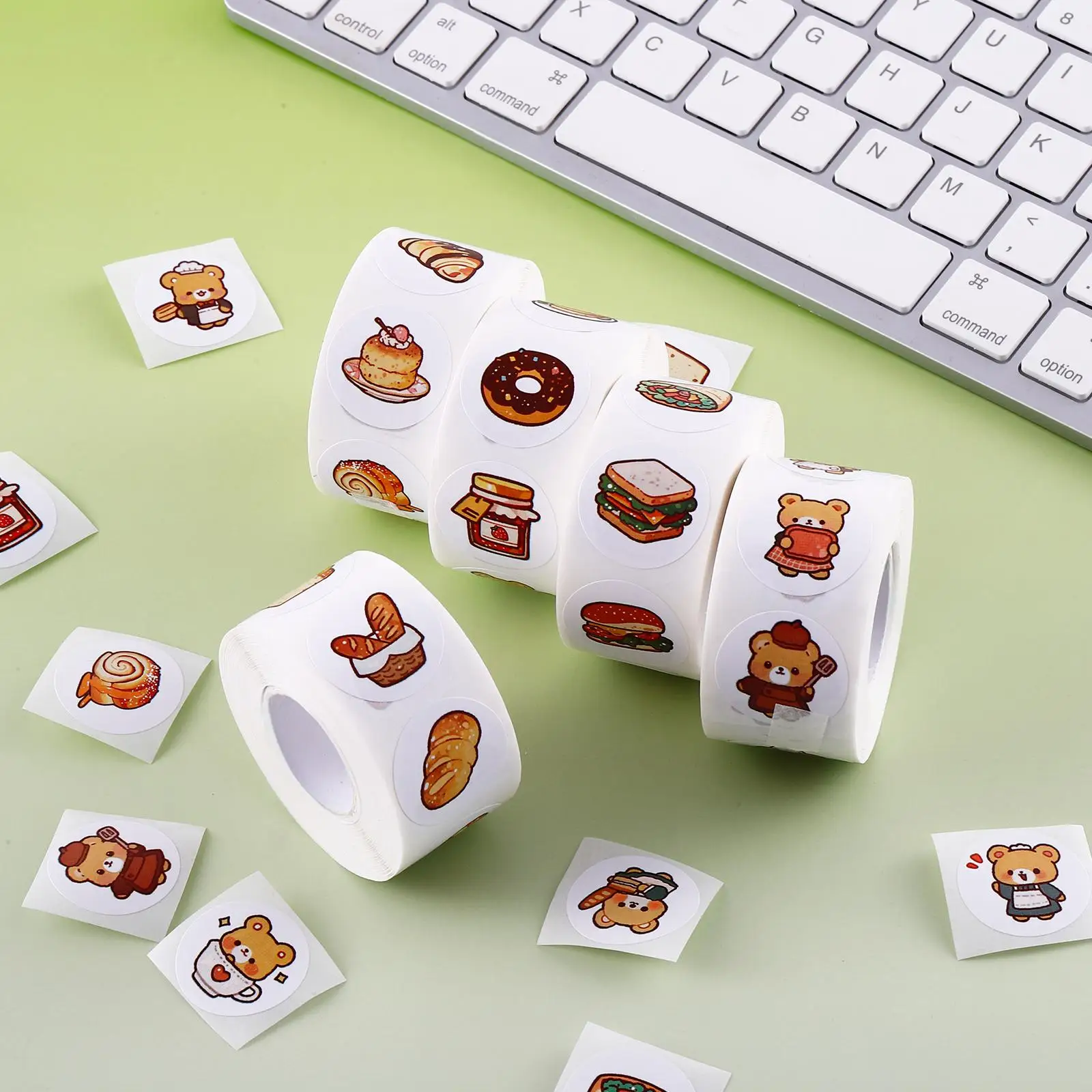 Bear Toast Bread Decorative Stickers Cute Sealing Paste Journal Material Office Supplies [Cartoon Sticker] 500pcs/Roll