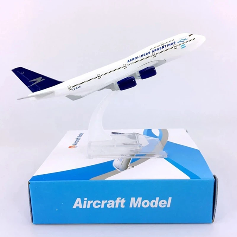 16CM Alloy Aircraft Model 1:400 Boeing B747-400 Model Argentine Airlines Landing Gear Airbus Metal Airplane Display Toys Plane