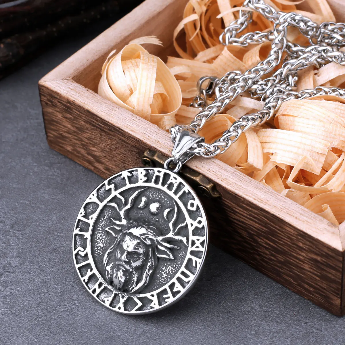 Stainless Steel Viking Odin Head Rune Necklace for Men Fashion Vintage Amulet Pendant Necklace Charm Jewelry As A Gift for Men