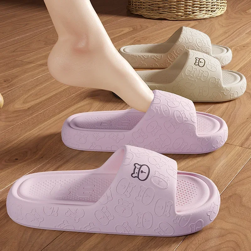 Pantofole da bagno da donna per cartoni animati per uomo Casa estiva Orsetto carino per donna Casa Hotel Sandali antiscivolo Unisex