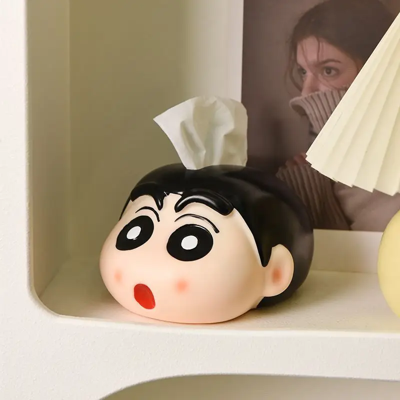 Caja de pañuelos con diseño de Crayon Shin-chan, muñeca kawaii, caja de almacenamiento, decoración para el hogar, accesorio de animación, venta al por mayor.