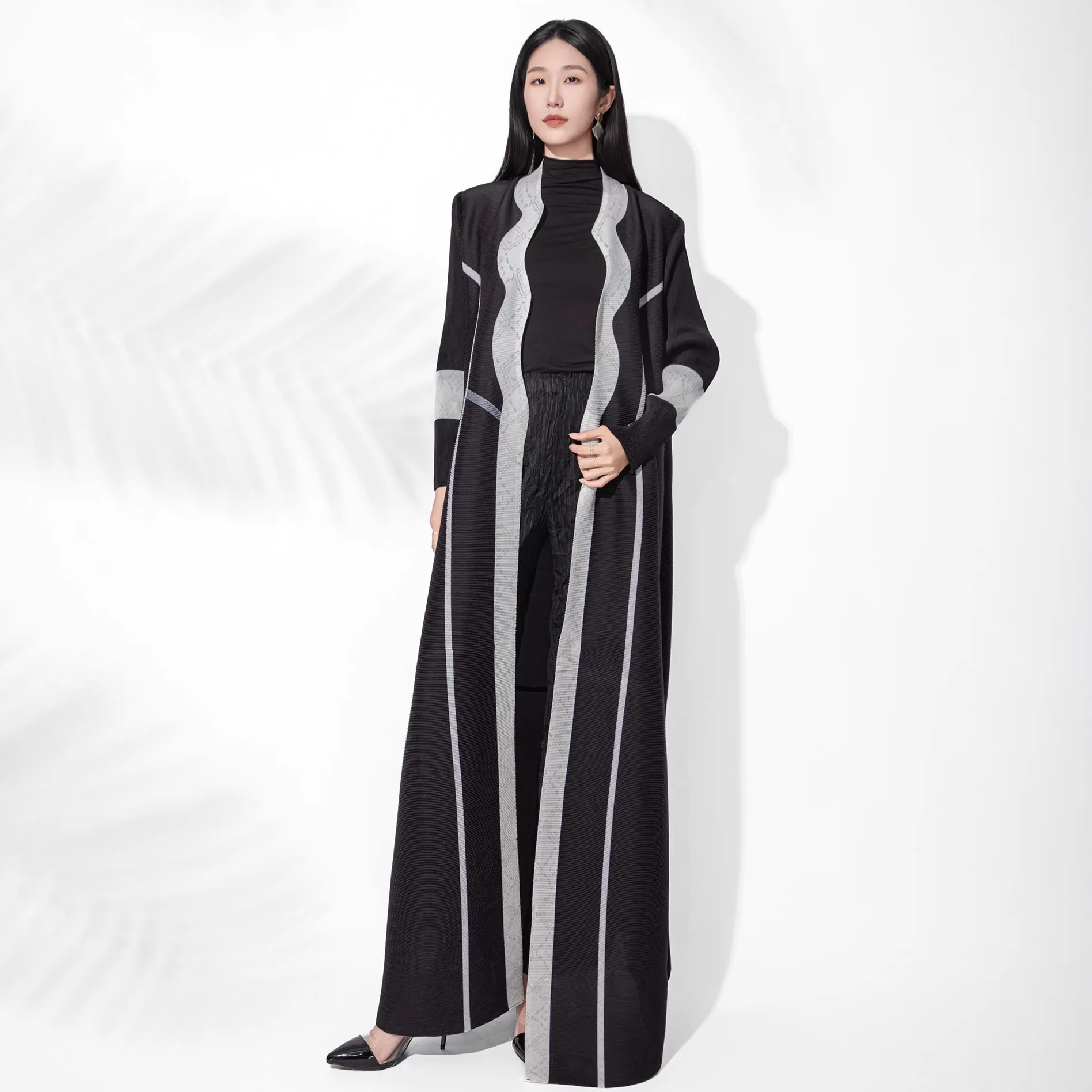 

Miyake Pleated Stretch Robe Cardigan Elegant Long Skirt New Arabian Fashion Temperament Large Size High-end Windbreaker