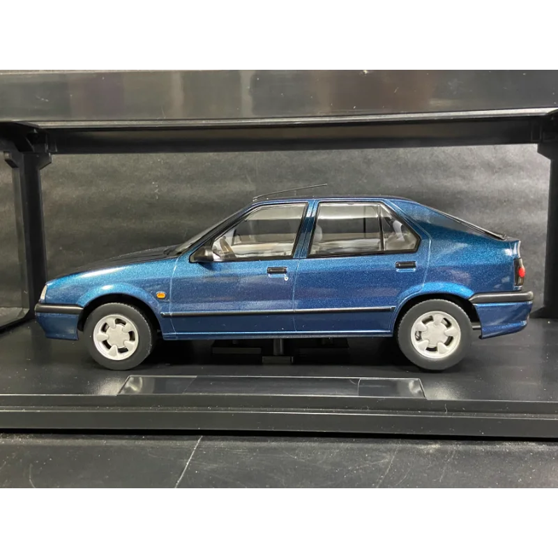 Moulé sous pression TRIPLE9 1/18 échelle Renault 1994 19 modèle de voiture en alliage bleu jouet à collectionner cadeau Souvenir affichage ornement