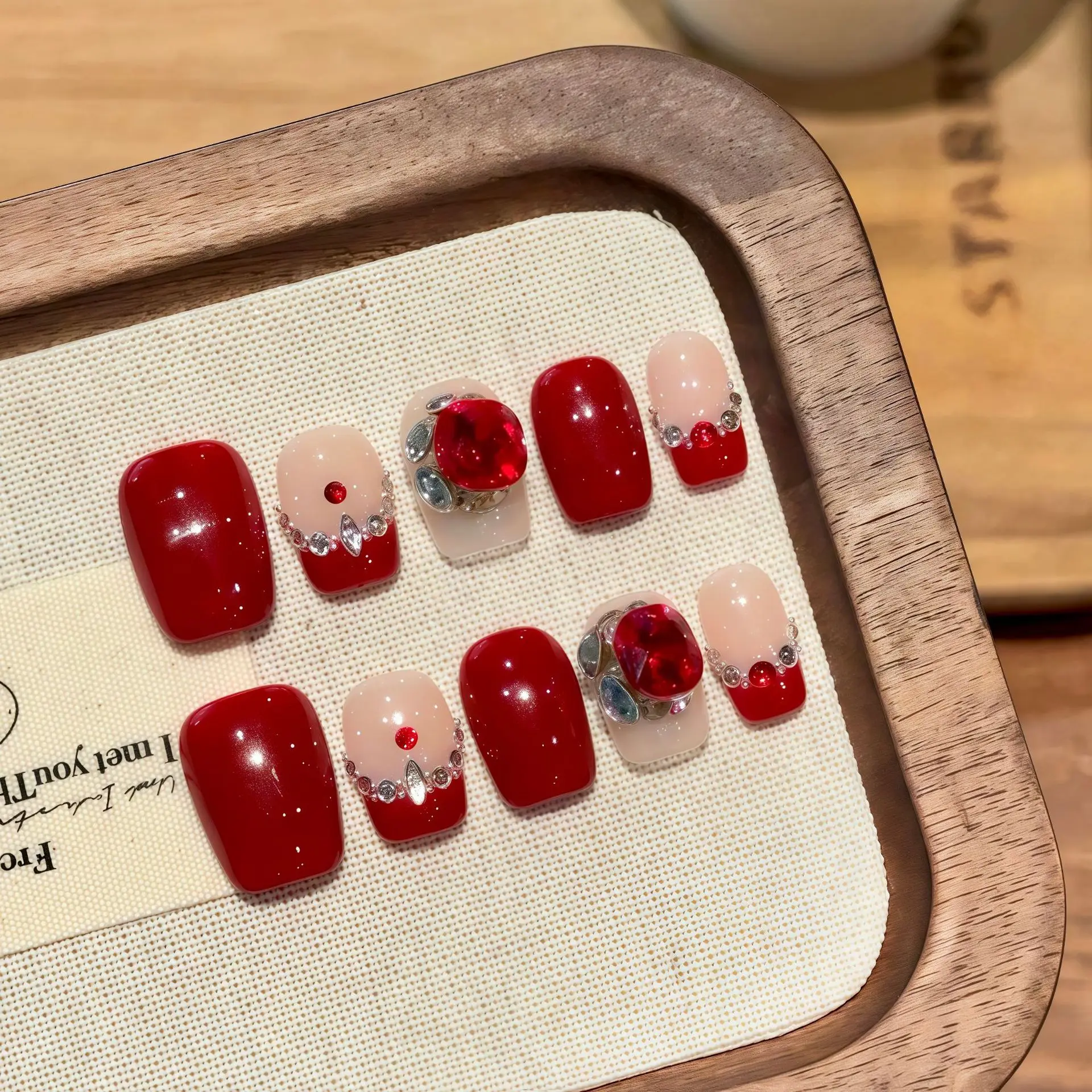 Faux ongles de manucure faits à la main avec décoration en biscuits, embouts d'ongles portables, presse française, rouge brillant, luxe, N64.Short, 10 pièces