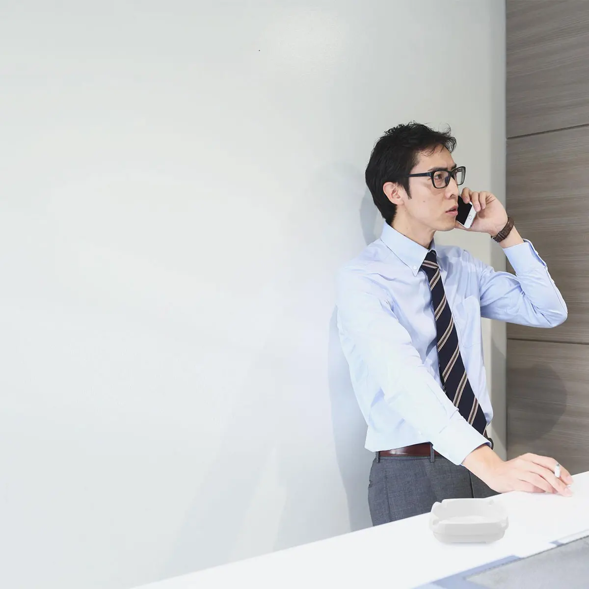 

White Square Ashtray Heat Resistant Lightweight Smoking Cigarette Holder For Home Ktv Outdoor Travel Household Imitation