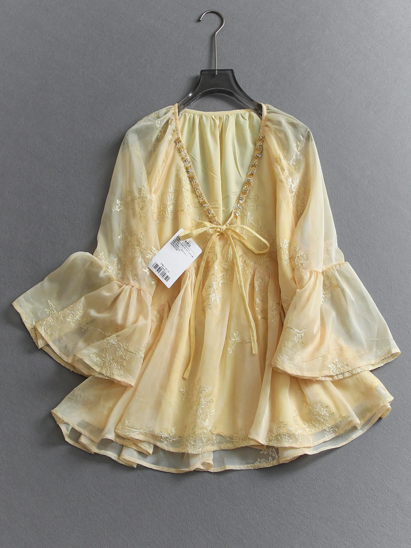 

Loose V-neck Embroidered Doll Shirt Three-quarter Sleeve Diamond-studded Flounce Hem Summer New Style Youthful Chiffon Top