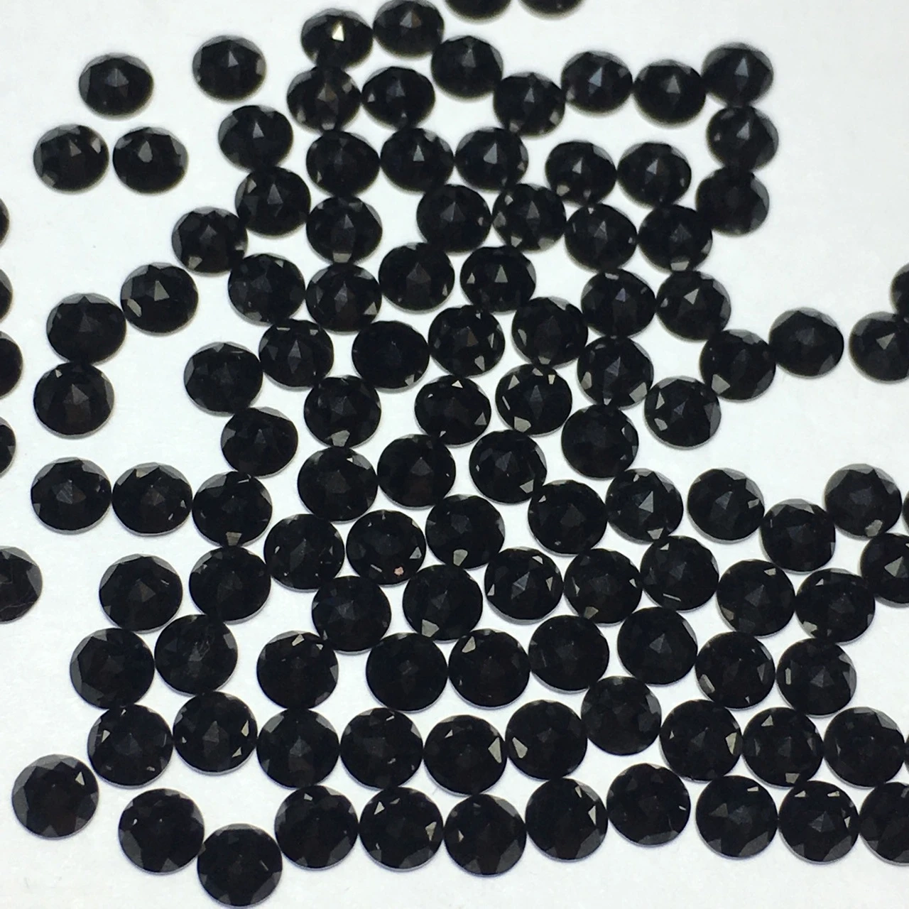 

200pcs Factory Price 3mm Round Rose Cut Flat Natural Black Spinel Stone for Jewelry Making
