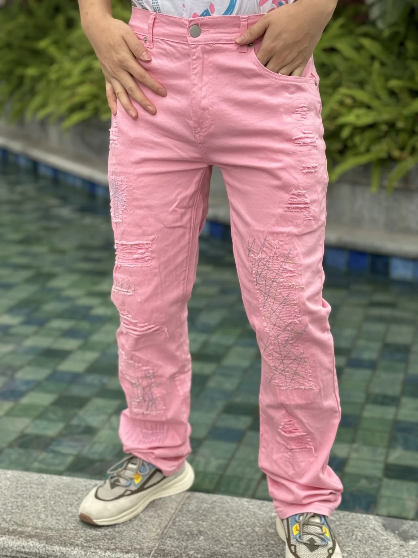 

Fashionable Men's Jeans Straight Fit Slim Fit With Holes And Embroidery Free Shipping On Promotion Casual And Outdoor Style