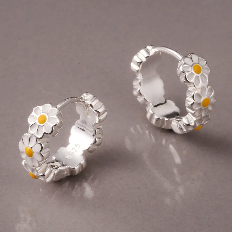 New Korean Daisy Flower Hoop Earrings For Women Fashion Simple Sunflower Cuff Earring Girl Party Engagement Wedding Jewelry