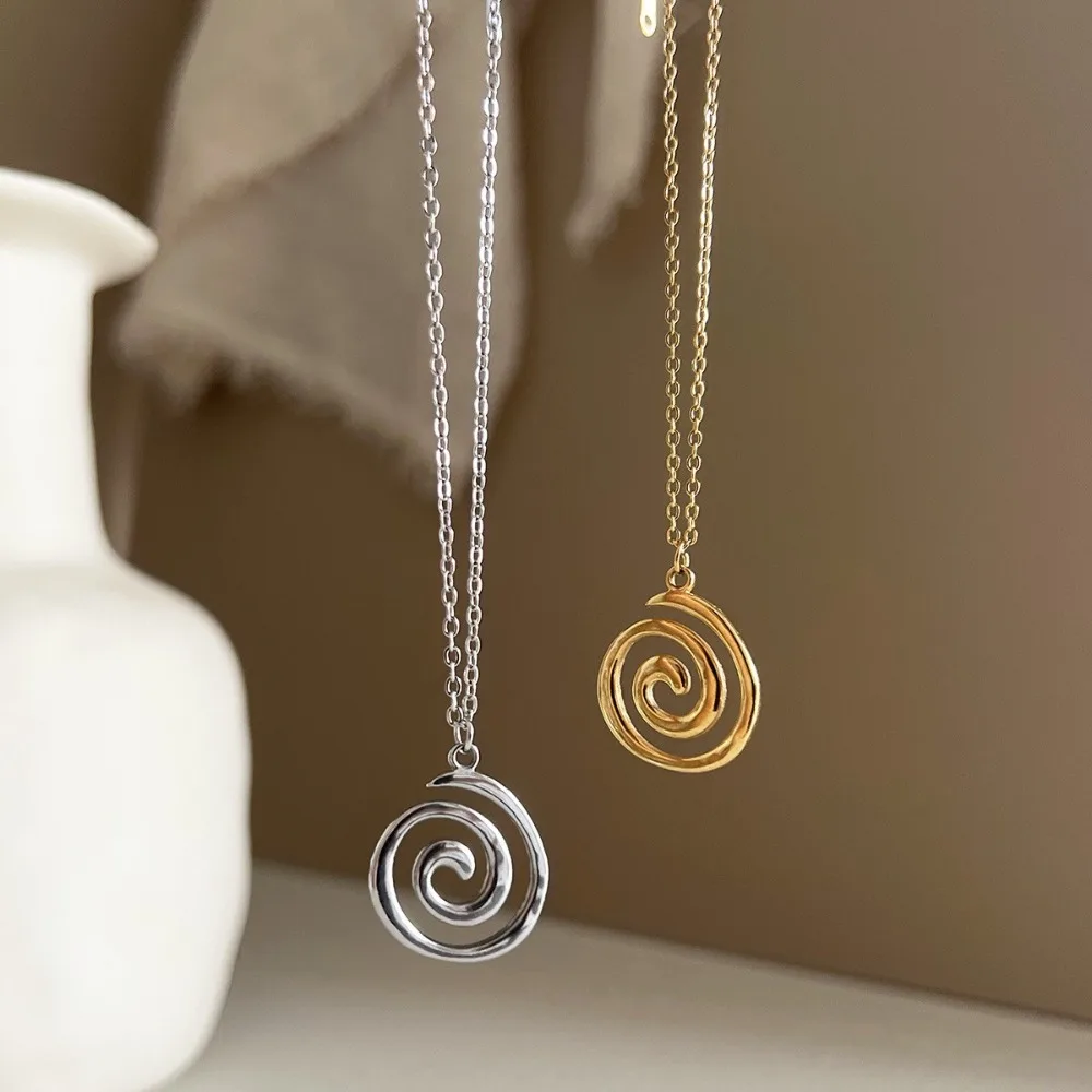 Retro Gothic Irregular Geometry Vortex Heart Star Teeth Pendant Necklace for Men Women Fashion Punk Metal Chain Jewelry Gifts