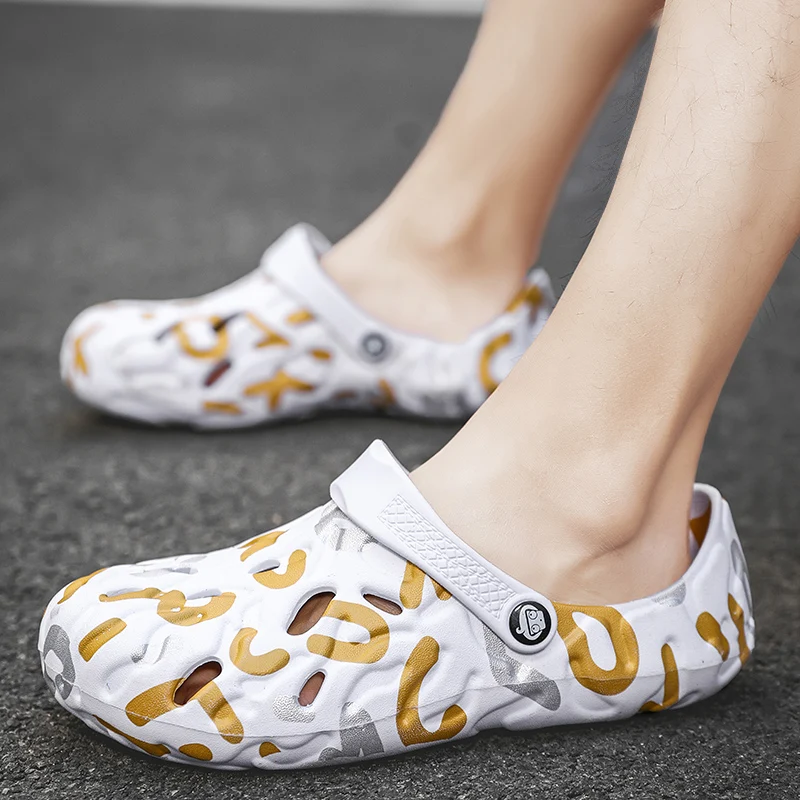 

Slippers Men Ligh Soft Bottom Indoor Home Slides Sandals Outdoor Beach Sandal High Quality Male Slippers Flip Flops Summer Shoes