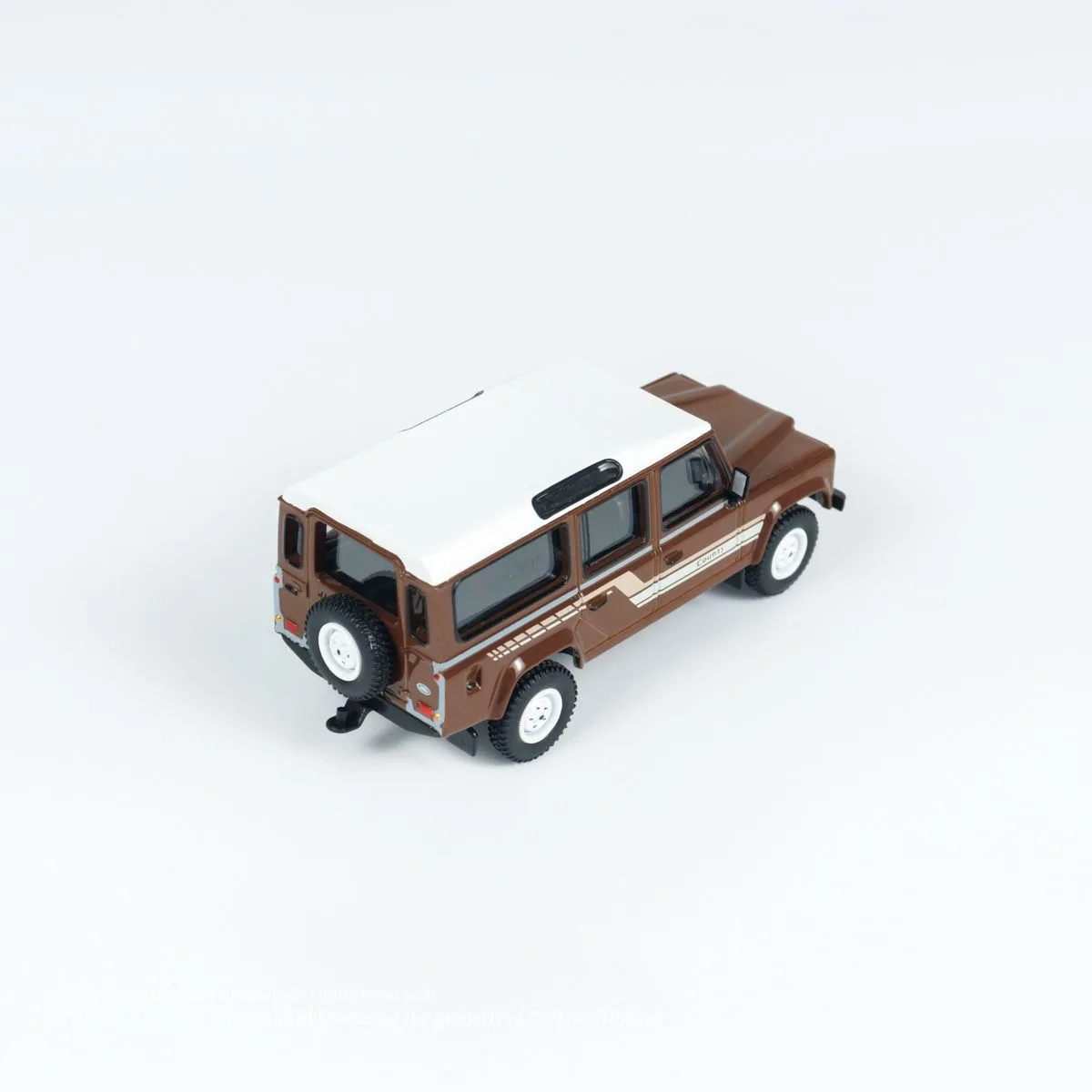 MINIGT 1/64 734 Land Rover Defender 110 1985 สีน้ําตาลโลหะผสมรถชุด