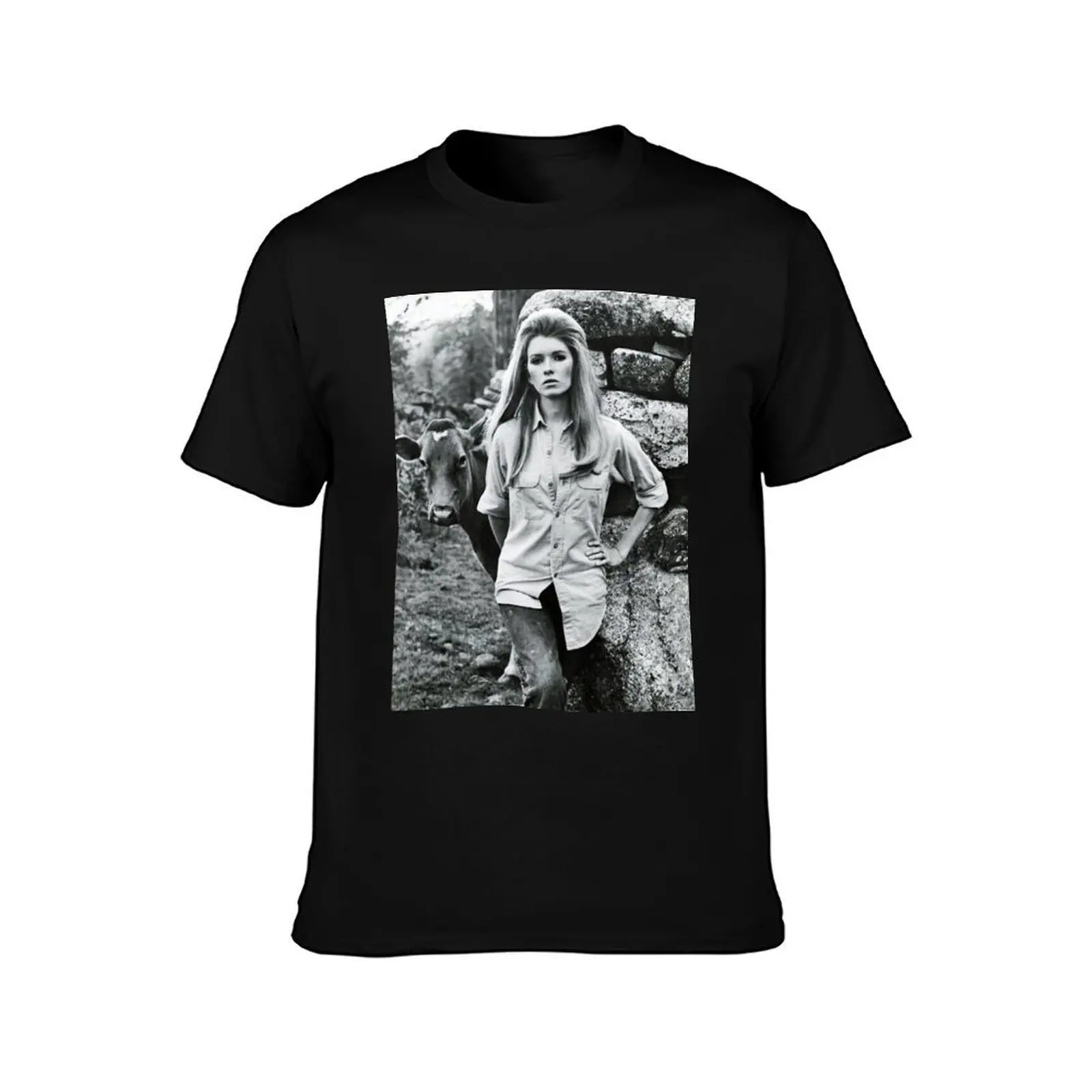 A cow and young martha stewart T-Shirt Modern Print Casual T-Shirt