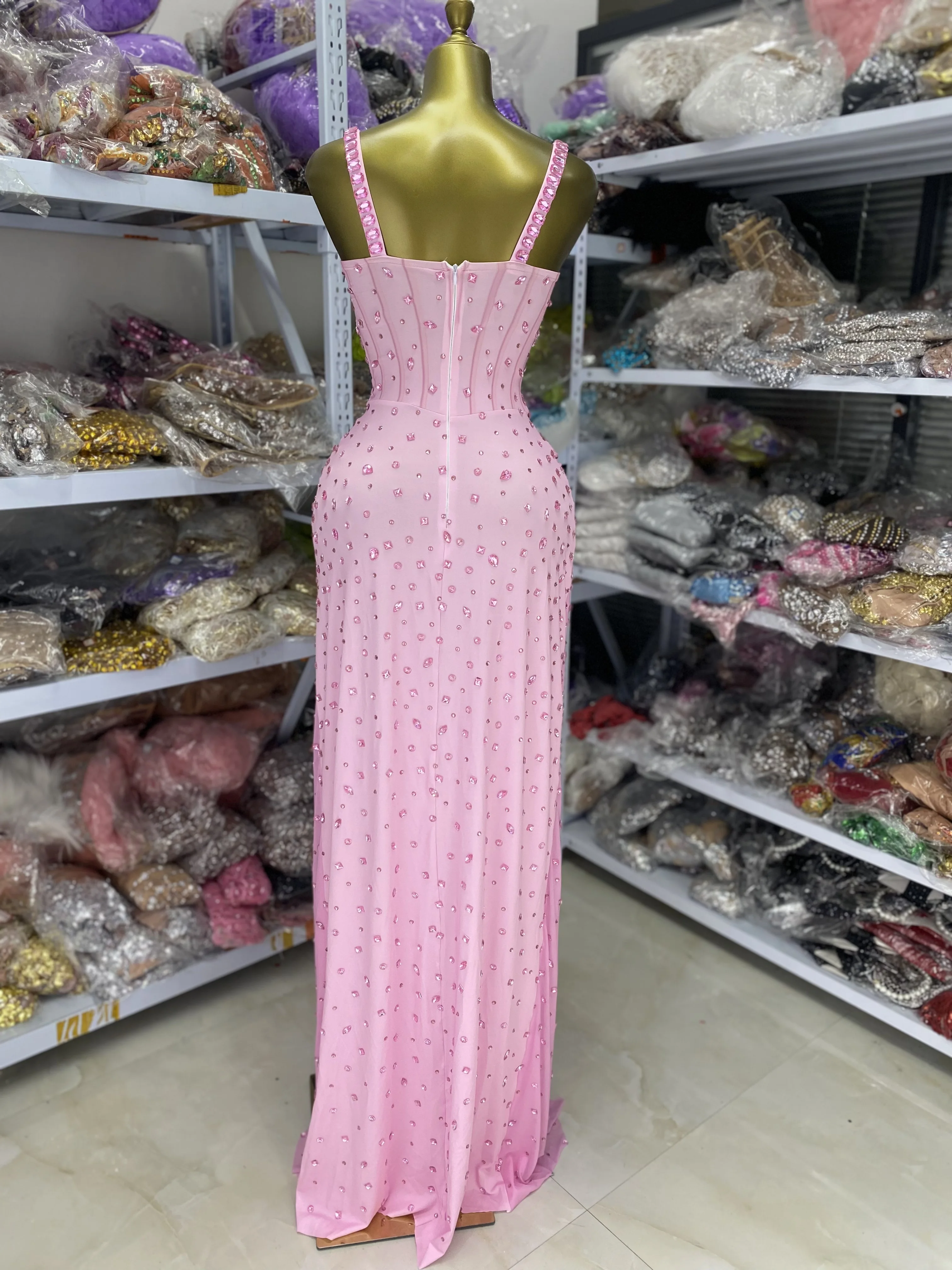 فستان عيد ميلاد نسائي وردي فاخر بطانة مرصعة بأحجار الراين الكريستالية بطول الأرض مناسبة خاصة فساتين الحفلات المسائية للمشاهير