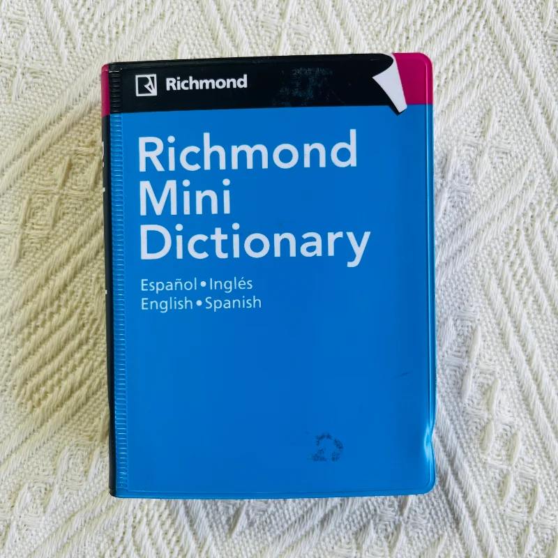 English and Spanish Bilingual Dictionary,English-Spanish Mini Dictionary, Portable English-Spanish Translation Reference Book.