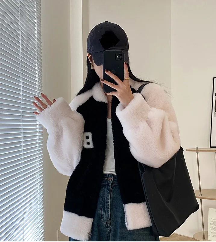 

Winter New Black and White Contrast Lamb Hair Short Coat Autumn/Winter Large Loose Western Style Age Reducing Top