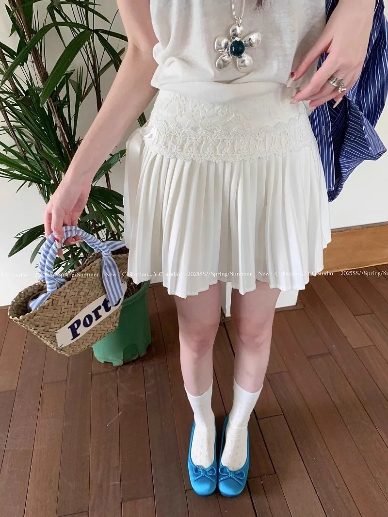 تنورة Balletcore على الطراز الفرنسي، بيضاء صغيرة مع تنورة دانتيل برباط، مجموعة جديدة 2025 تنورة قصيرة بيضاء حلوة على شكل حرف A