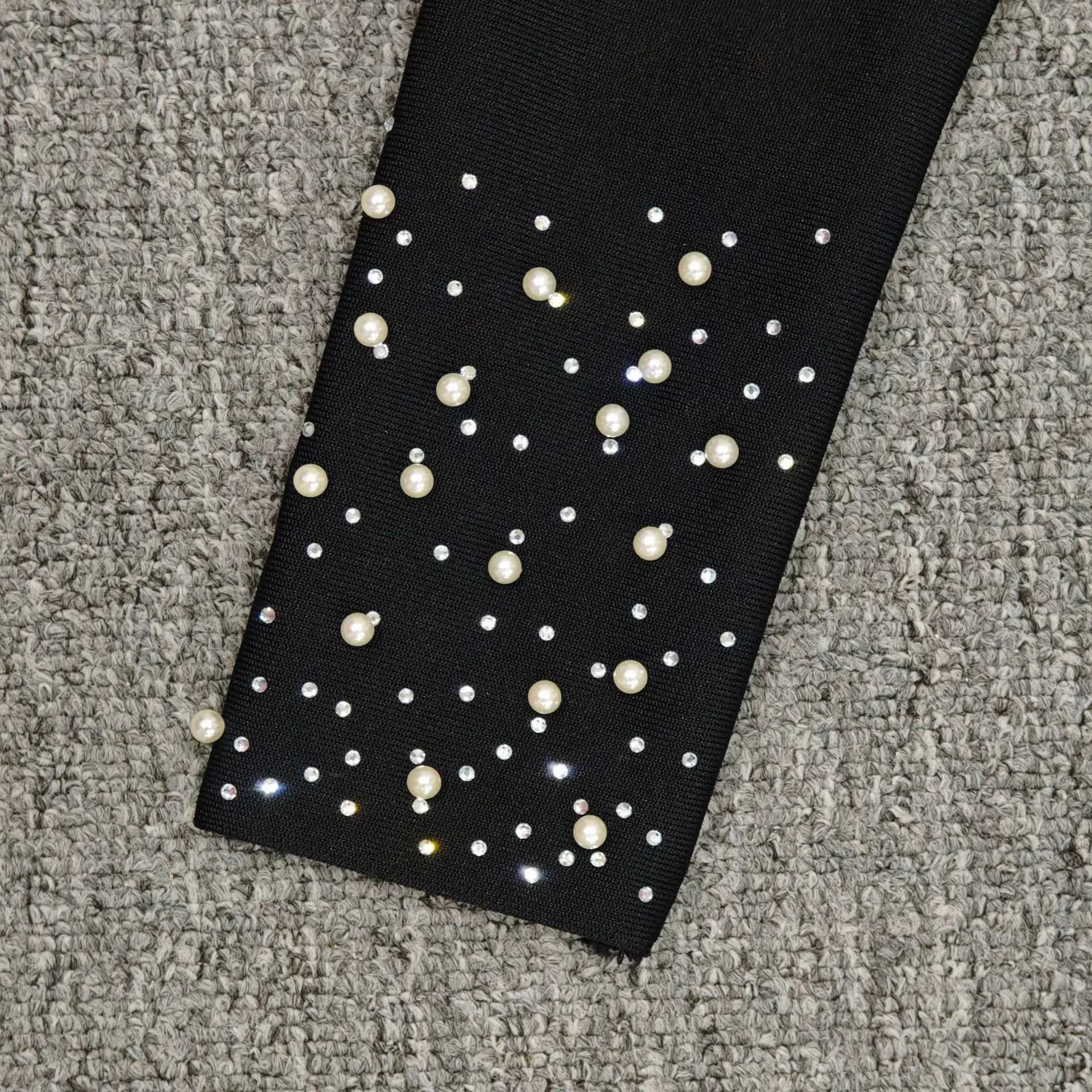 Vestido de noche elegante de manga larga con cuello en V y incrustaciones de diamantes para mujer, vestido adelgazante de moda brillante de alta gama