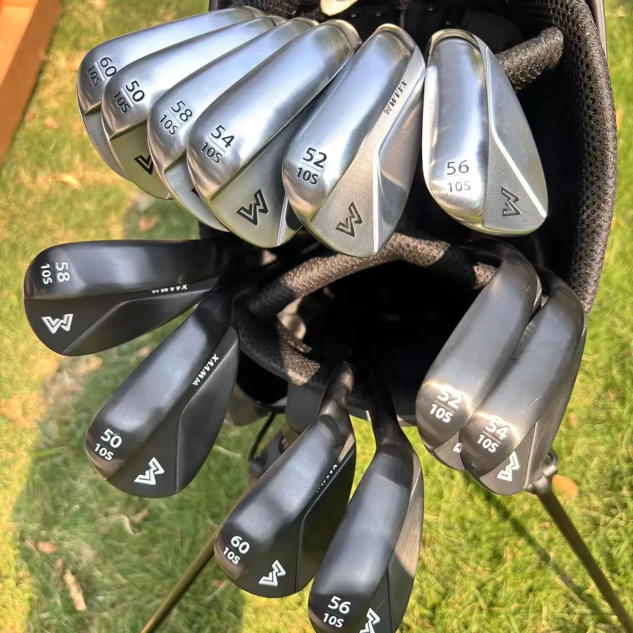 إسفين رملي للجولف من WVVX - فضي/أسود، عمود فولاذي، 50/52/54/56/58/60 درجة، اليد اليمنى، فليكس S-قوي، غطاء رأس متضمن #4