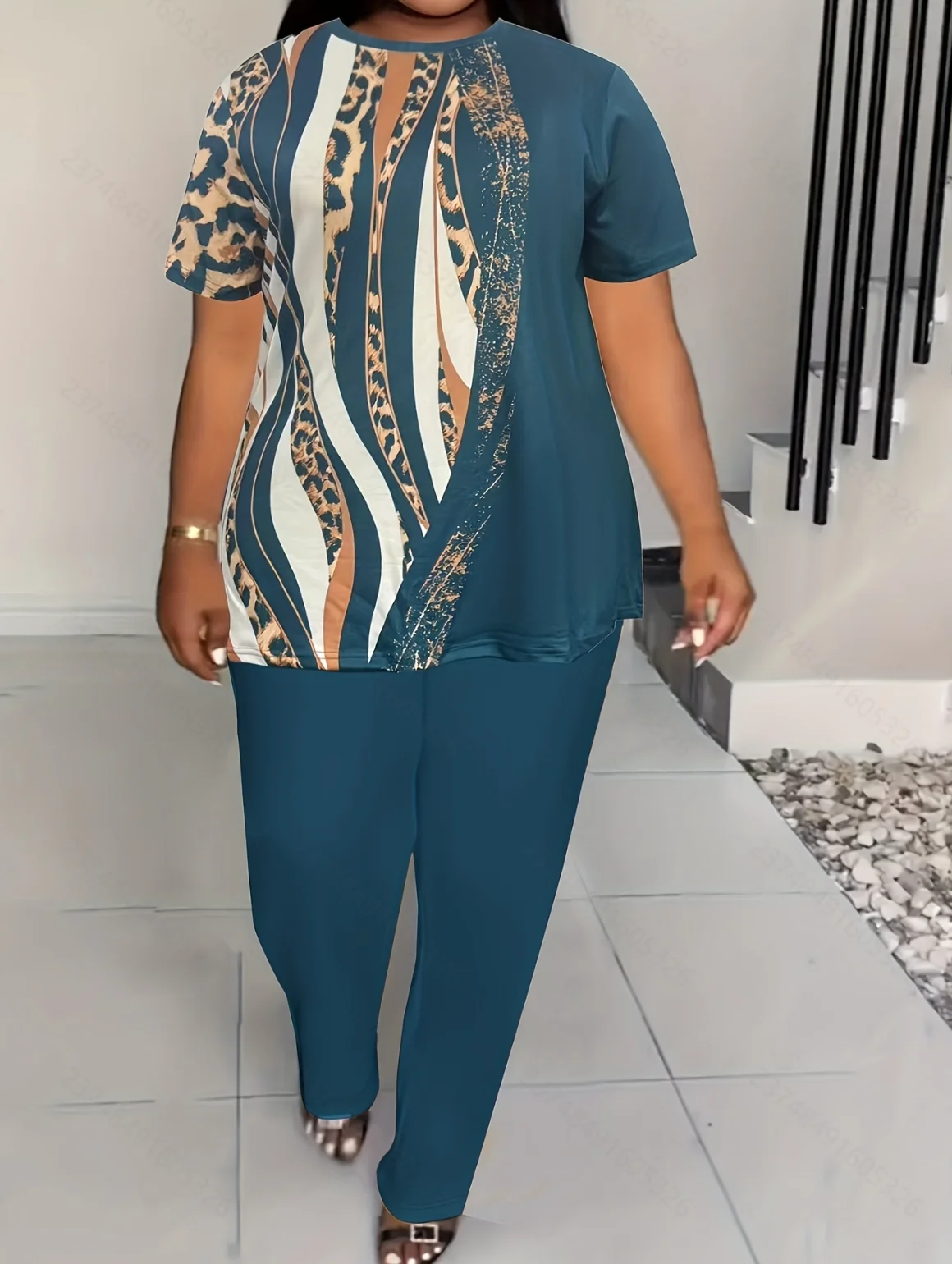 

Peacock green suit Leopard print patchwork Short sleeve top Skinny pants two piece Casual fashion Printed pattern Loose fit