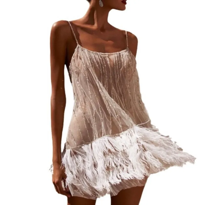 女性のエレガントなスリムスパンコールフェザータッセルメッシュミニドレスセクシーな透明バックレススパゲッティストラップイブニングパーティーキャミソールドレス