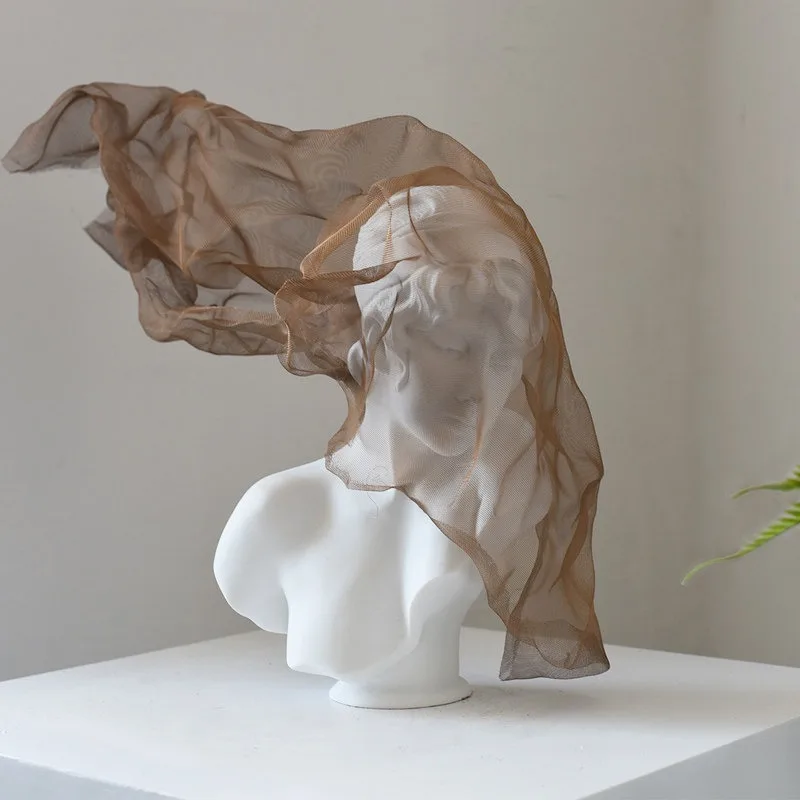 Resin Statues Retro Gauze-Girl Humanoid Sculptures Nordic Region Luxury Art Statues Living Room Entrance Hall Decoration Crafts