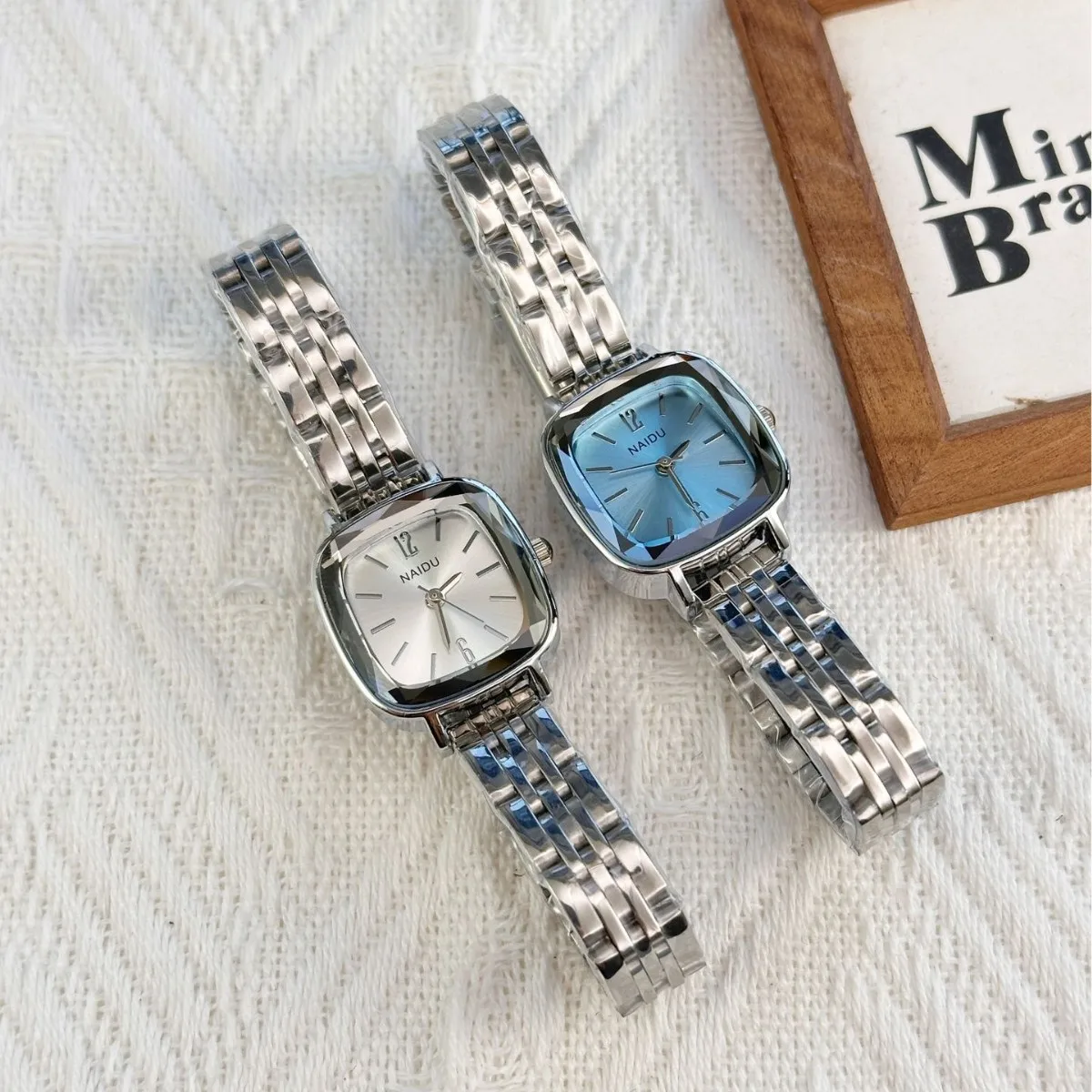 جديد السيدات الساعات أزياء المرأة ووتش أعلى الفاخرة حزام ناقل من الفولاذ الكوارتز ساعات المعصمMontre فام الحد الأدنى كوارتز ساعة اليد