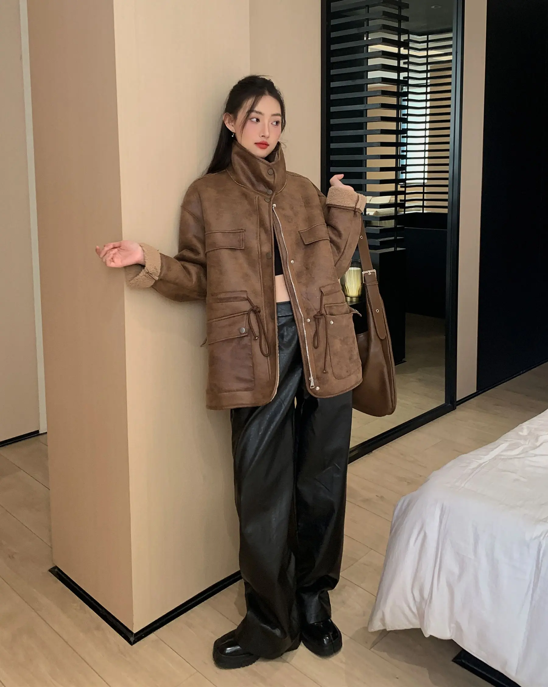 Winter Women's Fur Leather Jacket Long Sleeve Loose Warm Wool Vintage Thickened Locomotive Lapel Female Motorcycle Coat