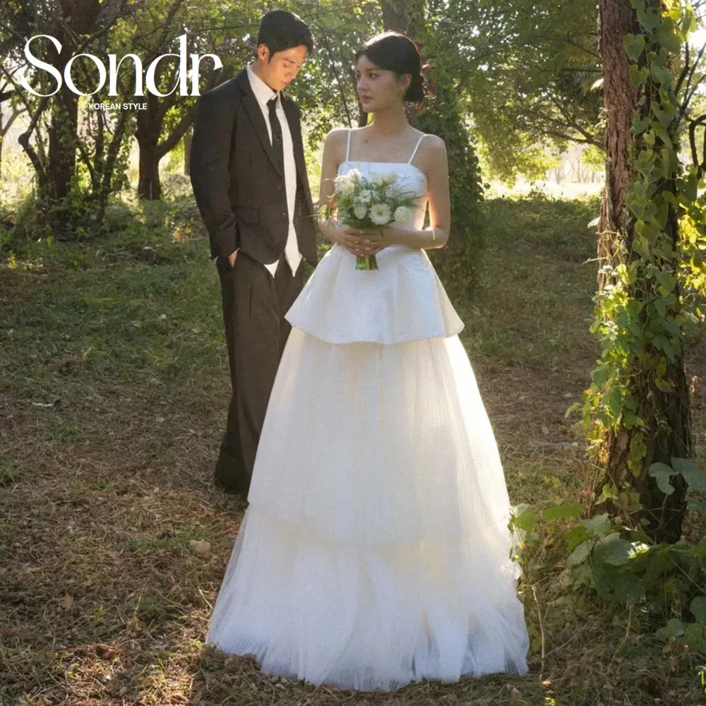

Sondr Spaghetti Straps Korean Wedding Dresses Tiered Satin and Soft Tulle Japanese Photo Shoot Gown Customized Self-Wedding Gown