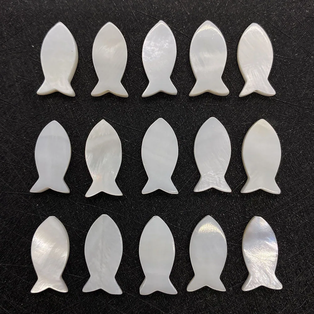 

9x17mm Carved Fish-shaped Natural Freshwater Shell Bead Polished White Mother-of-pearl Straight-hole Necklace Components 10pcs