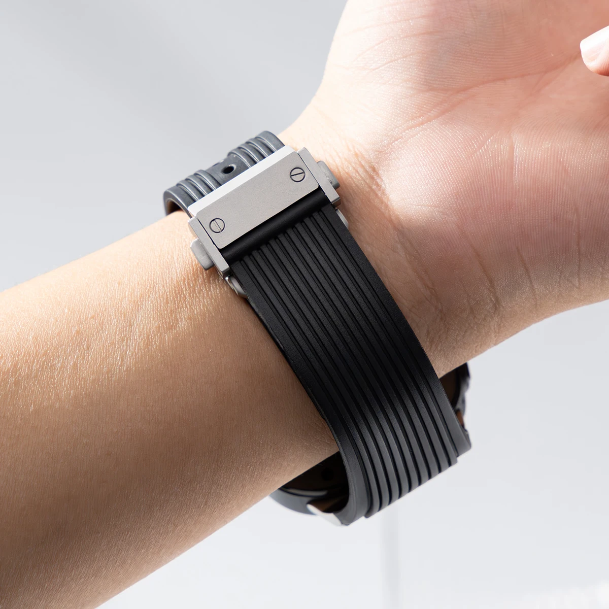 حزام رياضي لساعة سامسونج جالاكسي الترا 2025 47 ملم من الفولاذ المقاوم للصدأ لساعة سامسونج جالاكسي سوار فاخر للغاية