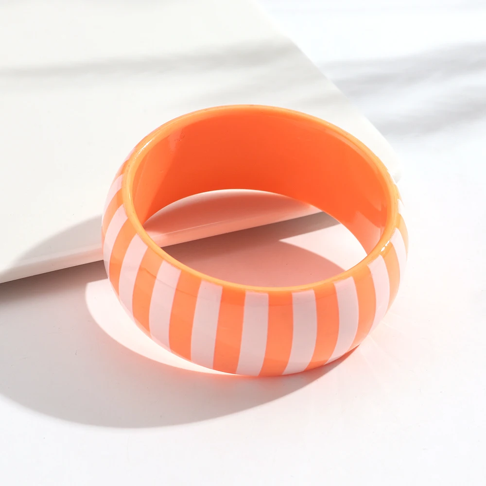 Neue Bunte Harz-Armreifen mit Breiten Vertikalen Streifen, Einfache Geometrische Runde Stapelbare Acryl-Armreifen, Damenschmuck Geschenke – Detail 9