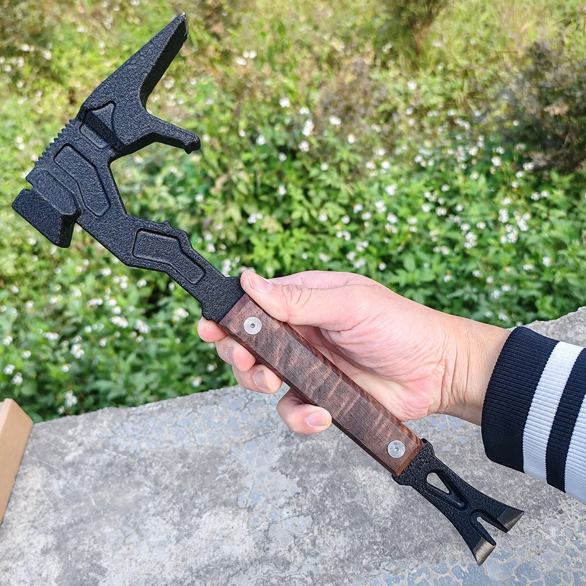 Home and Outdoor Multifunctional Hammer, Nail Lifter Crowbar, Fire Breaking Tool Demolition Tool