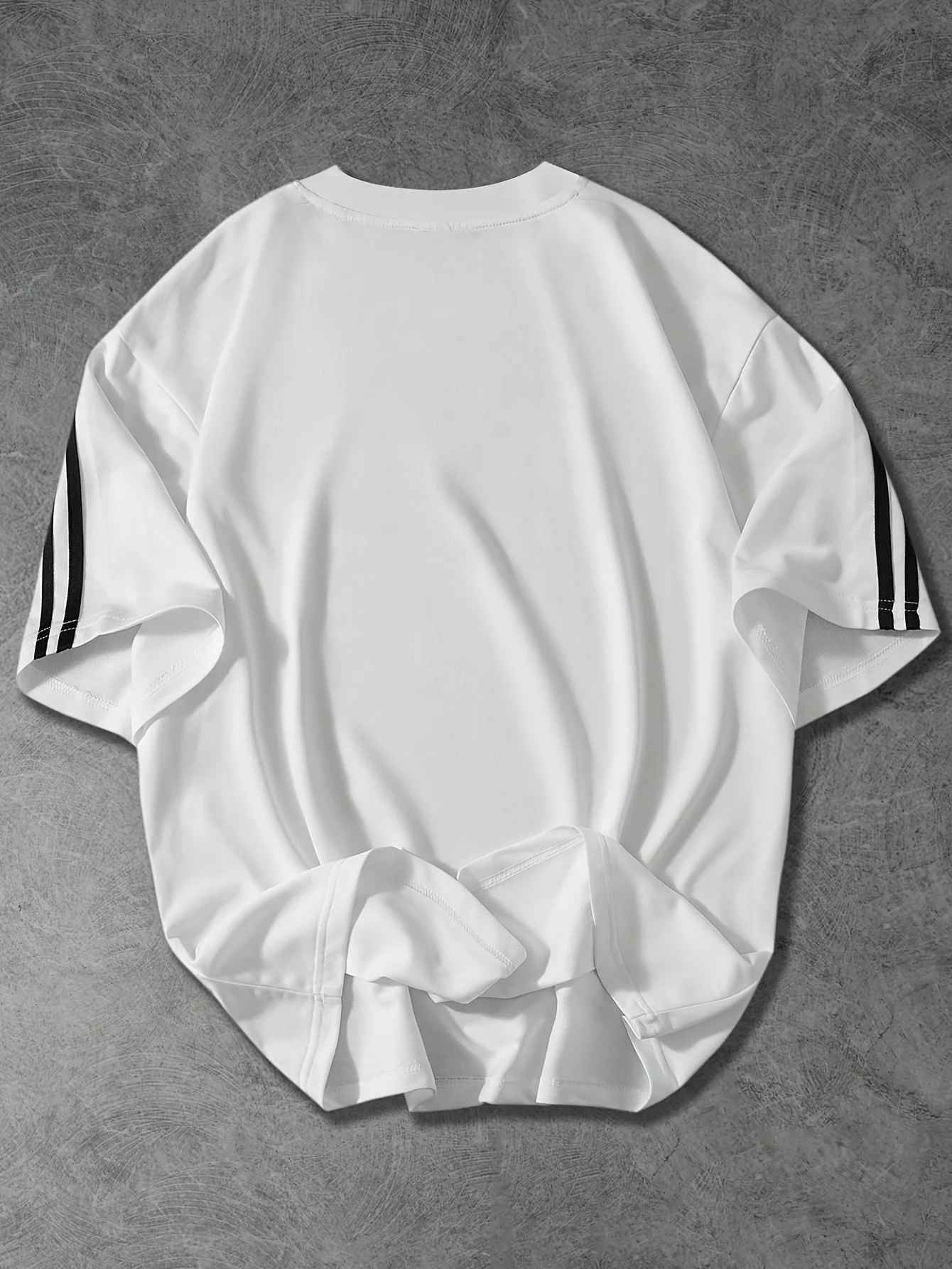 تي شيرت رجالي صيفي جديد لعام 2025 عبارة عن ملابس شارع غير رسمية مريحة وناعمة مع مطبوعات حروف