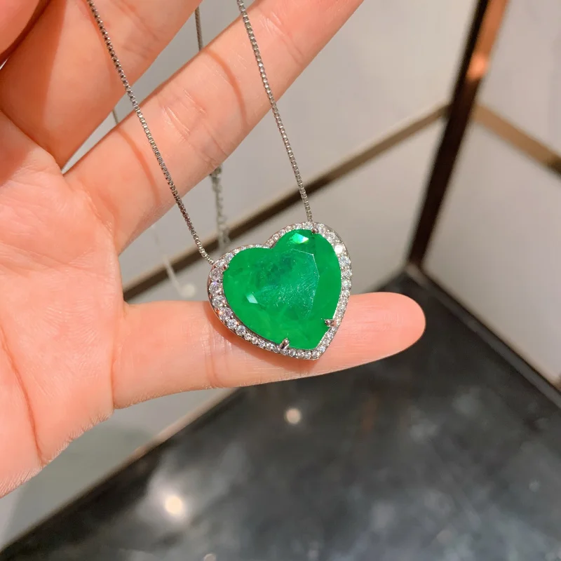 European and American Micro-Inlaid Paraiba Heart Necklace for Women Ocean Heart Vintage Emerald Pendant Elegant Sweater Chain