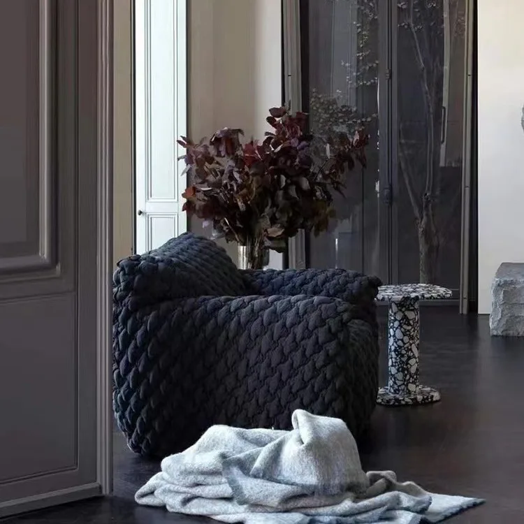 โซฟาผ้าสไตล์อิตาเลียนวาบิ-ซาสึเกะ สำหรับห้องนั่งเล่น ห้องนอน อพาร์ทเมนต์ขนาดเล็ก ดีไซน์สร้างสรรค์ สีน้ำเงินไคลน์ โซฟาเดี่ยว