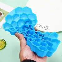 Molde de Hielo de Silicona con Forma de Panal y Tapa - 2.52 € Molde de Hielo de Silicona con Forma de Panal y Tapa