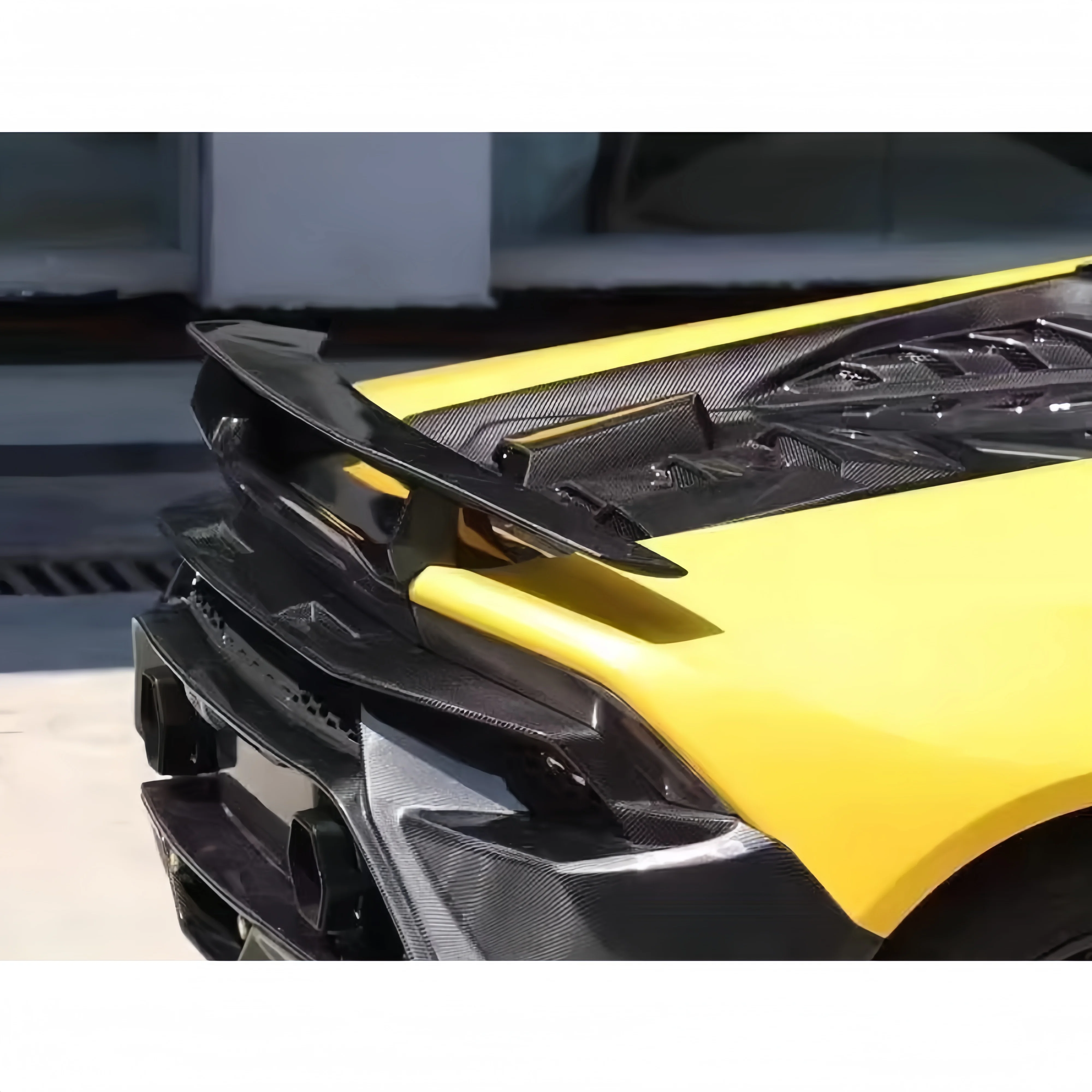 

Задний спойлер из сухого углеродного волокна Т-образного типа подходит для модернизированных компонентов кузова Lamborghini LP580 610.