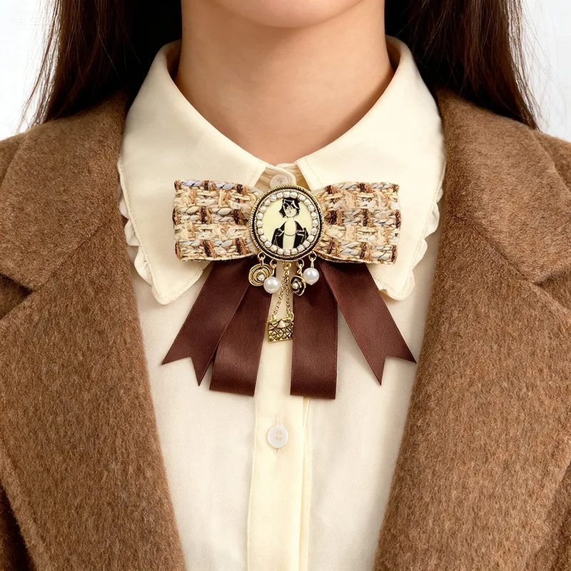 British Style Fabric Bow Brooches for Women Pearl Shirt JK Bowtie Elegant Collar Pins Wedding Fashion Jewelry Accessories Gifts