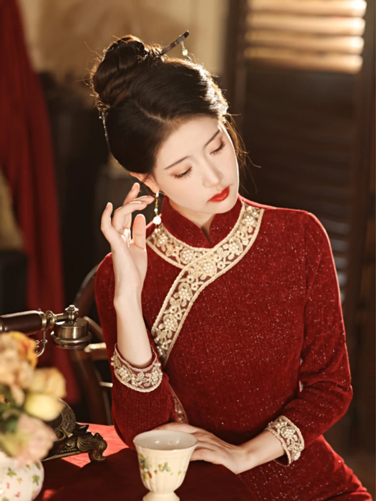 

Красное длинное утепленное ципао для невесты, осенне-зимнее, для помолвки, в китайском стиле, новое, на заказ