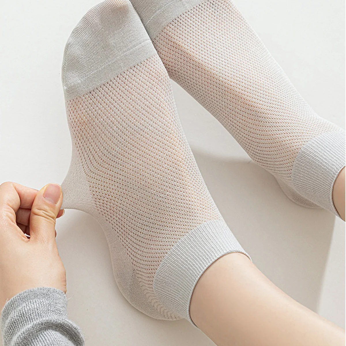 7 Pairs Of Women's Bamboo Fiber Summer Thin No-Show Socks Cool And Breathable Solid Color Seamless White Socks