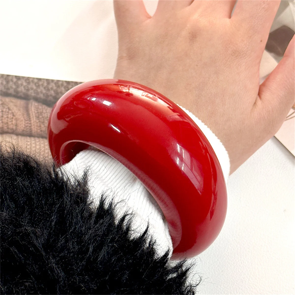 Fashion Solid Black White Contrast Color Geometric Wide Chunky Resin Bracelet Massive Vacation Jewelry for Women Hip Hop Bangle