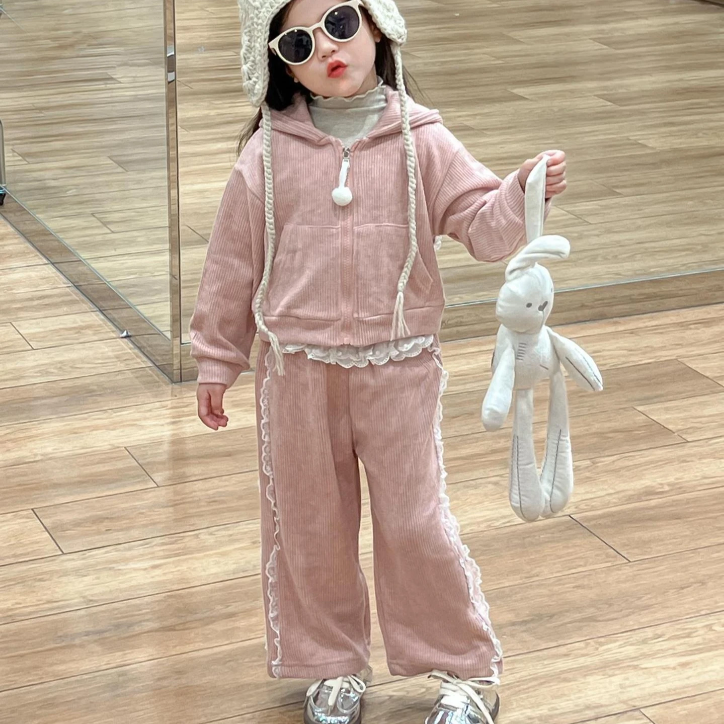 

Girls Suit 2025 Autumn New Childrens Clothes Girl Baby Sweet and Lovely Hat Lace Soft Strip Velvet Hoodie Hoodie Pants Two Piece