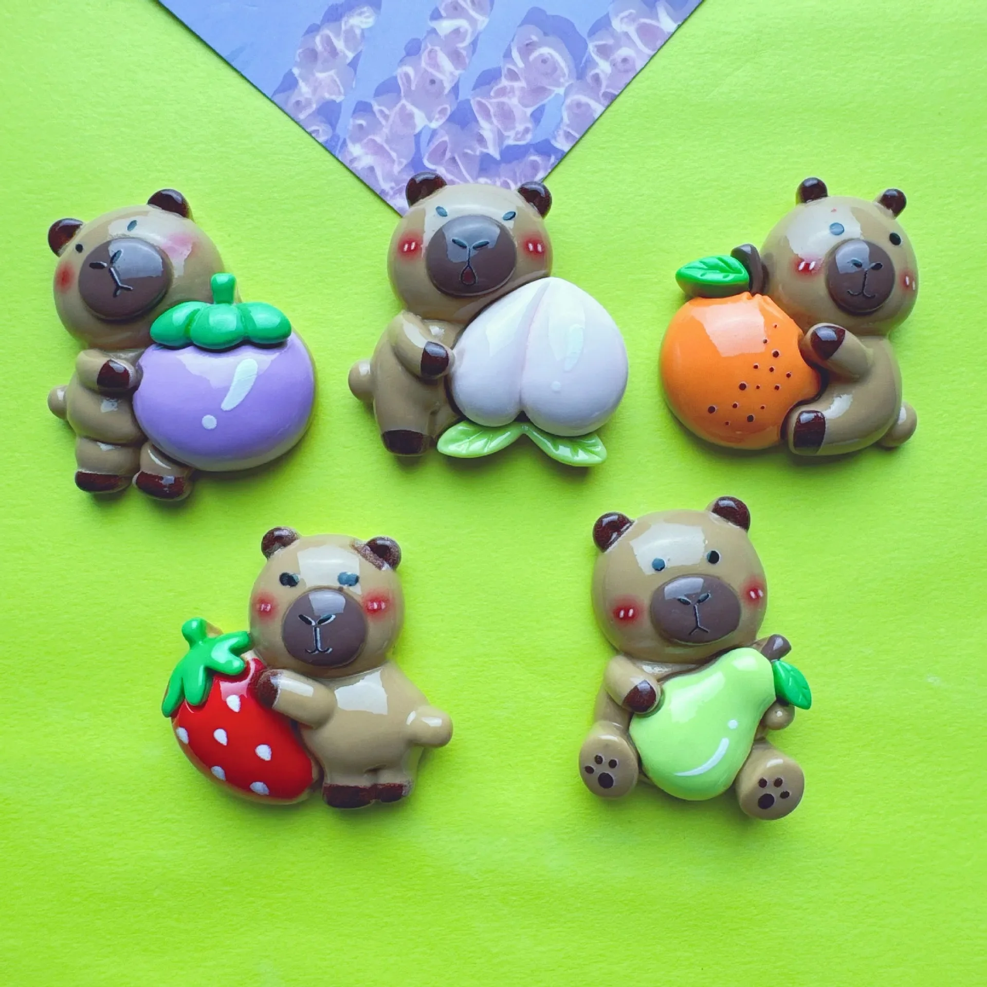 Cabochons en résine Capybara Flatback, dessin animé mignon, gros fruits, café, matériaux d'artisanat de bricolage, bijoux, breloques exécutives, 2 pièces