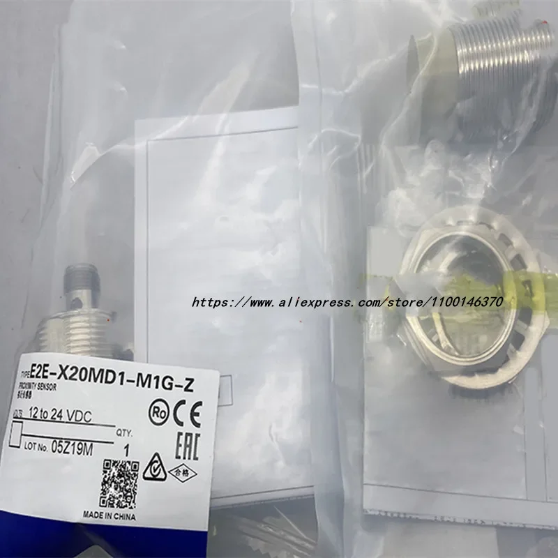2PCS New  plug-in sensor E2E-X20MD2-M1G E2E-X20MD1-M1G