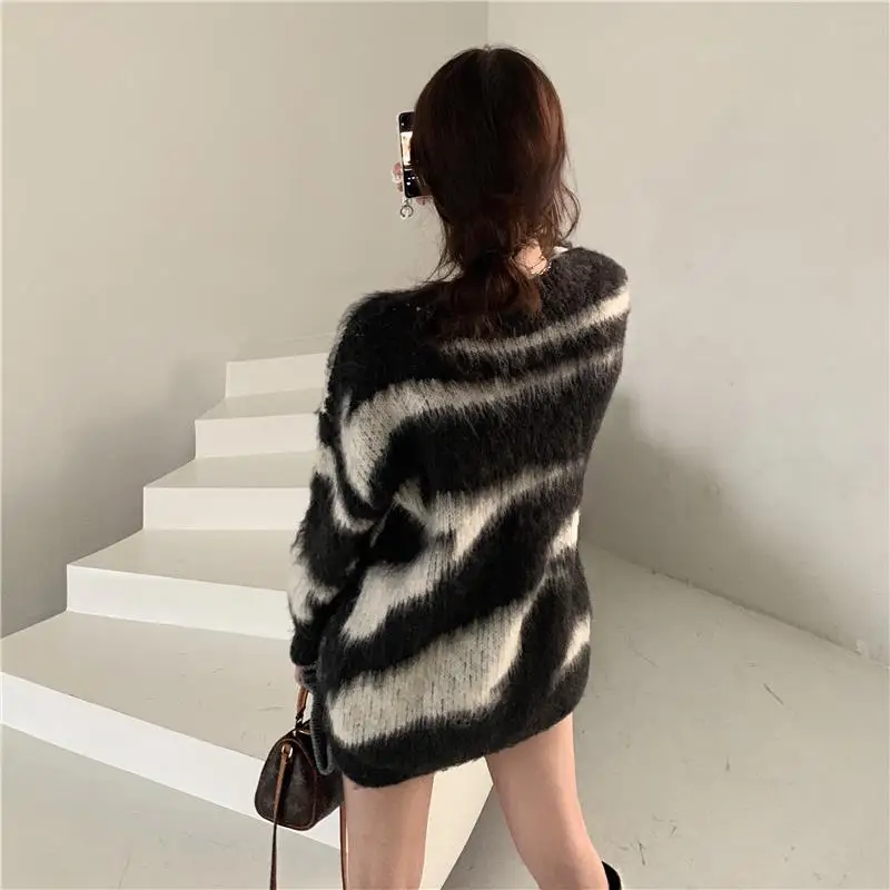 Women Black Spliced Pullovers Harajuku Autumn Retro Plush Gentle Elegant Sweaters Ladies Knitted Streetwear Versatile Stretchy